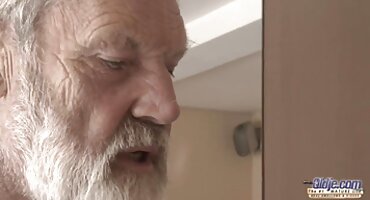 chịch lồn non Anh ta có một con gà trống phim sex 2021 nga trong mông.