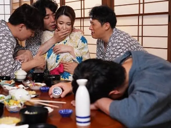 phim sex hack camera vn đưa vợ yêu đi suối nước nóng, Anh xã không biết vợ yêu bị người khác chịch sấp mặt